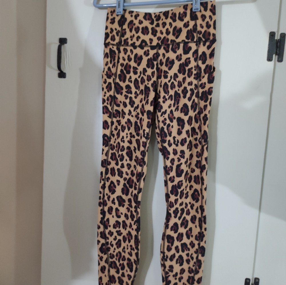 Fabletics Pure Luxe Small Leopard Print Capri leggings